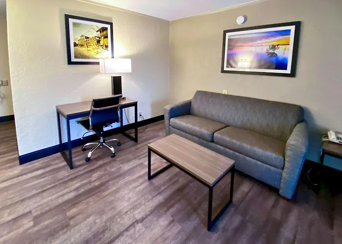Quality Inn & Suites Airport