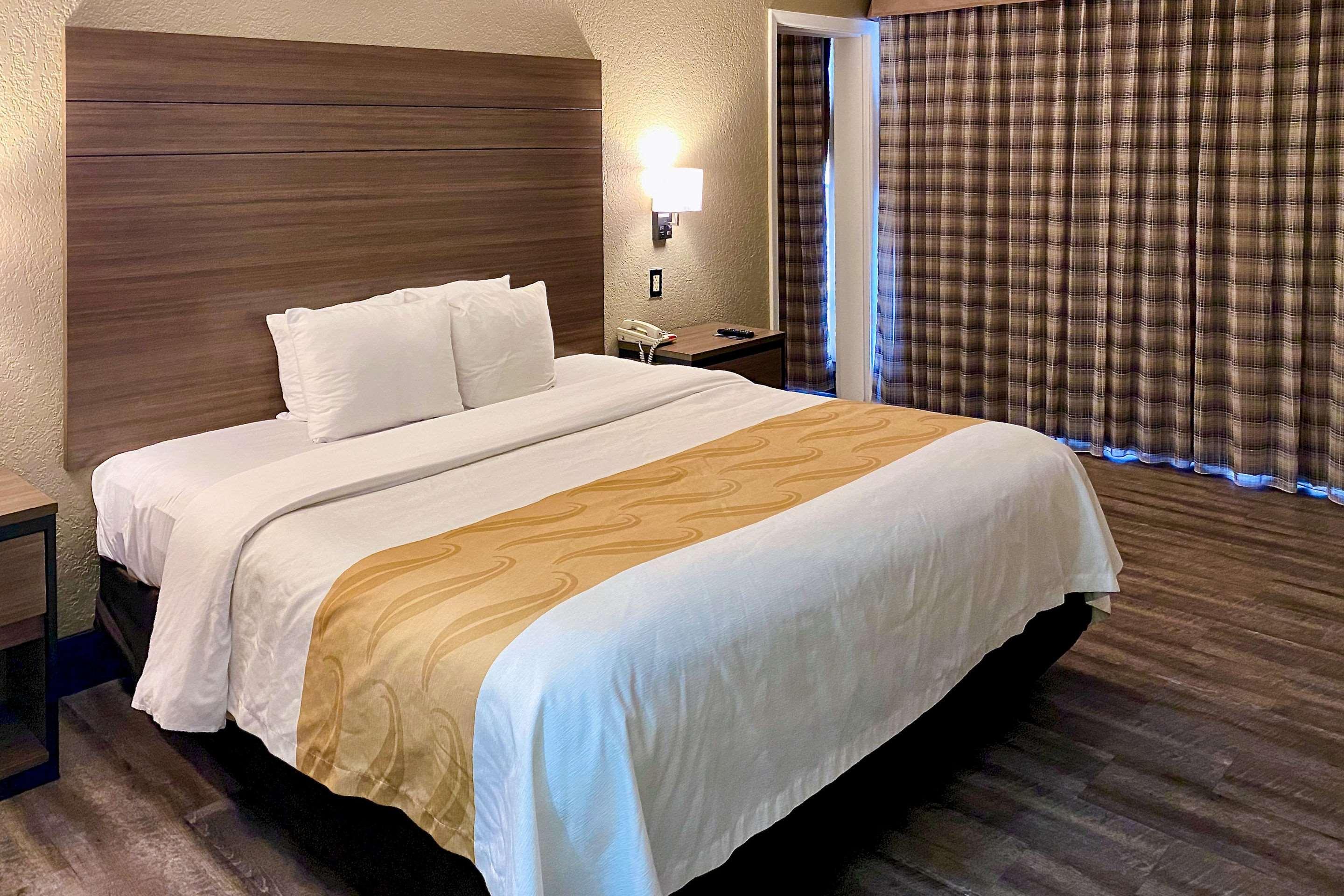 Quality & Airport Hotel 3*