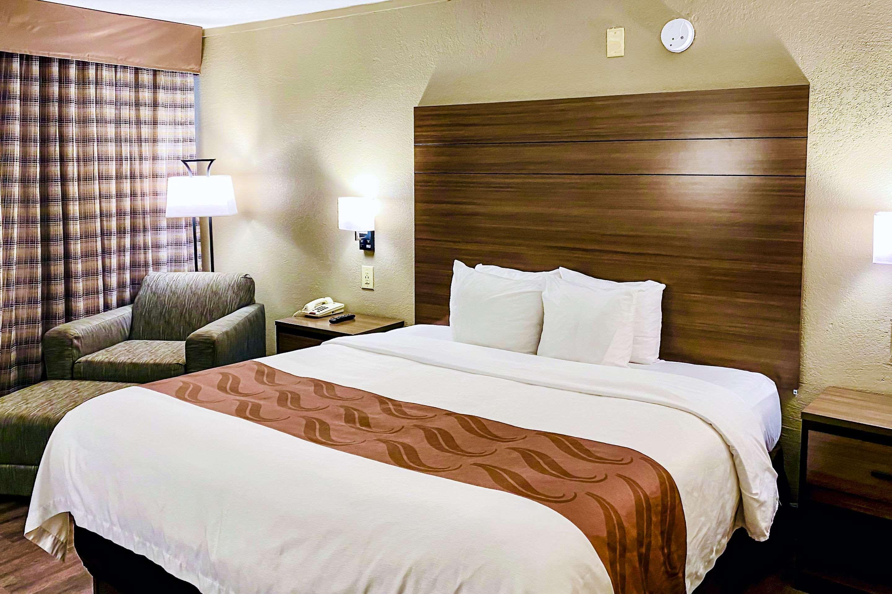Quality & Airport Hotel 3*