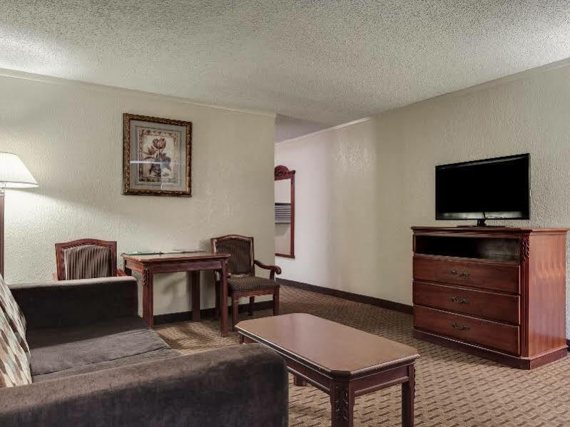 Hotel Quality & Airport 3*